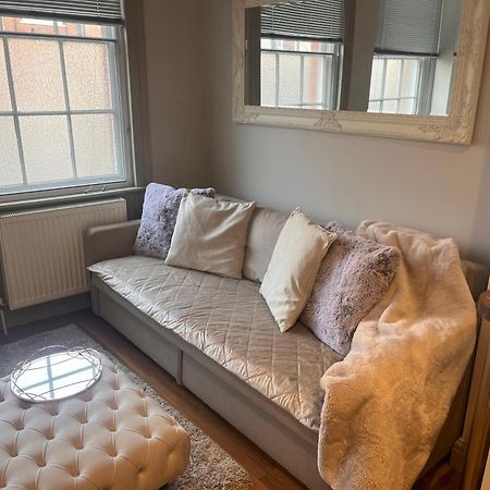 Central Private 1 Bed Flat Рединг Екстериор снимка
