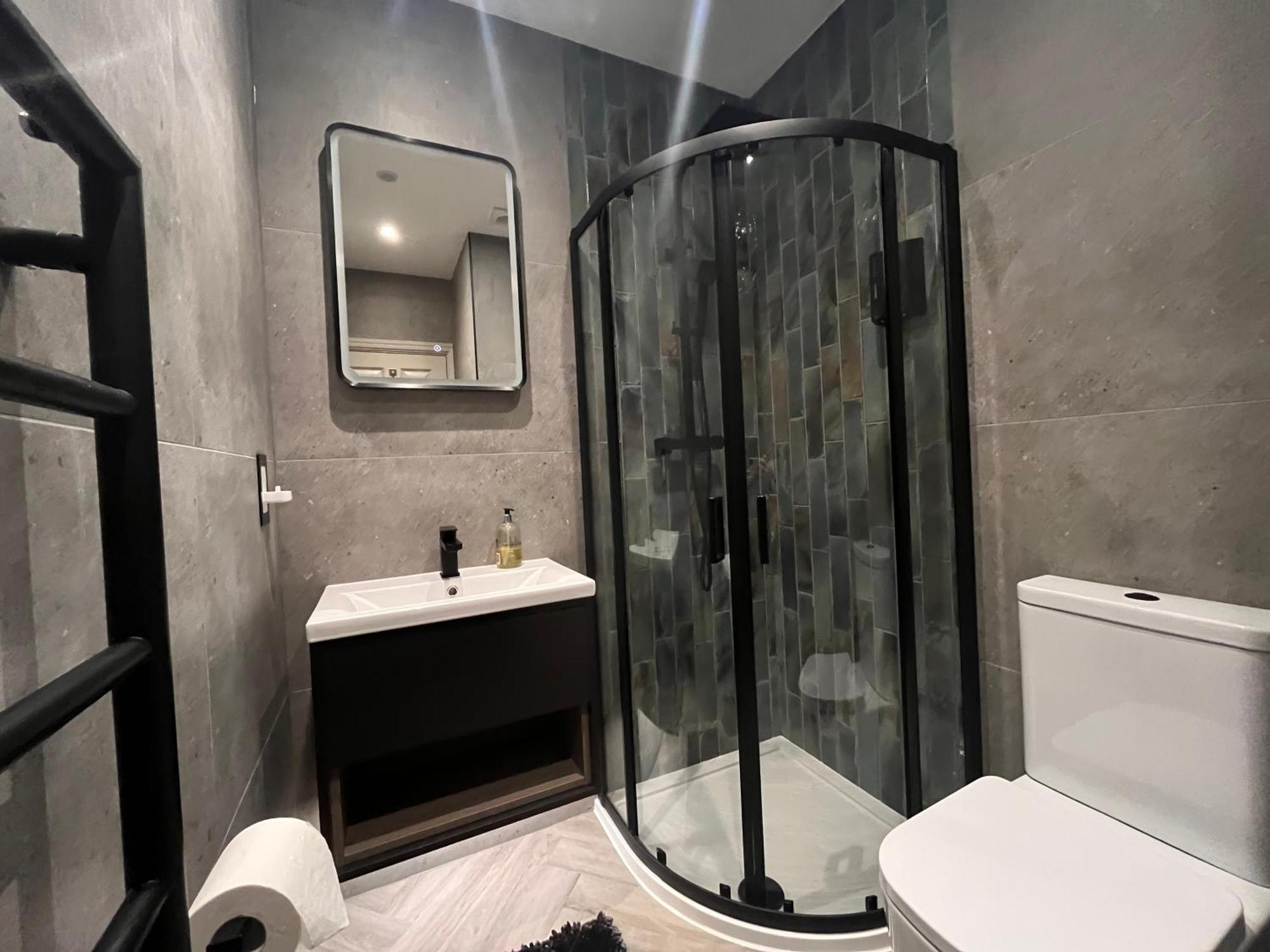 Central Private 1 Bed Flat Рединг Екстериор снимка