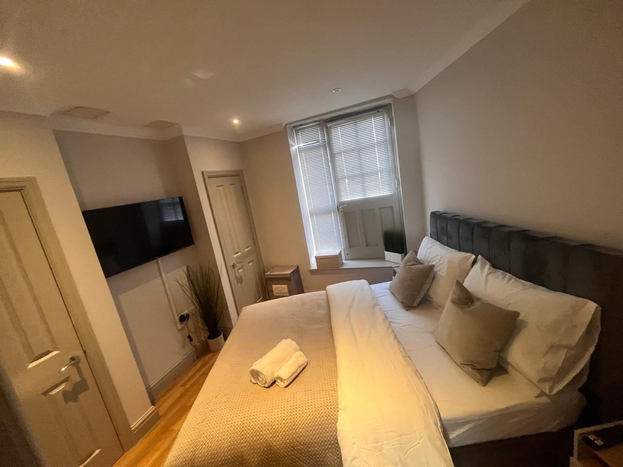 Central Private 1 Bed Flat Рединг Екстериор снимка