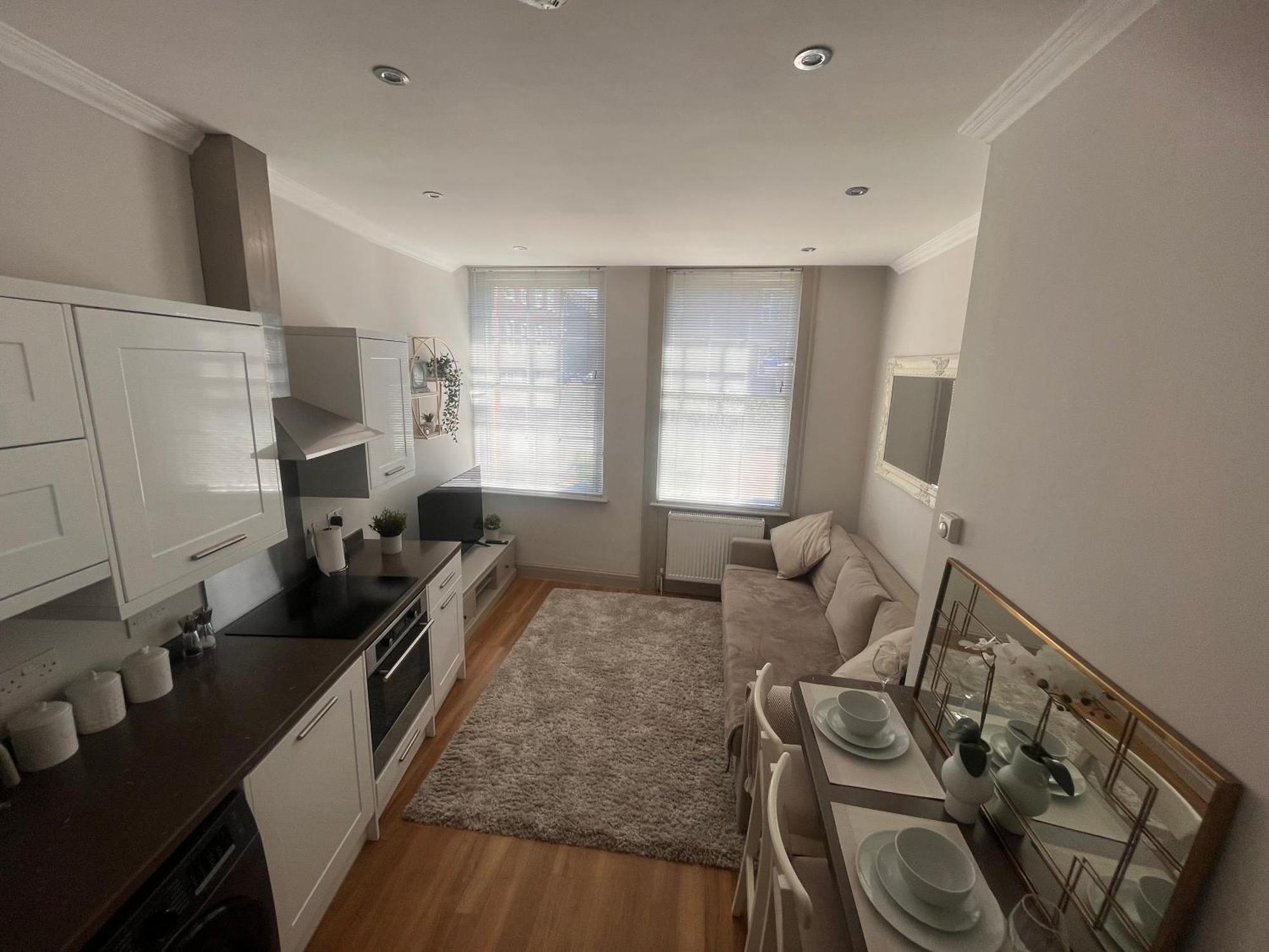 Central Private 1 Bed Flat Рединг Екстериор снимка
