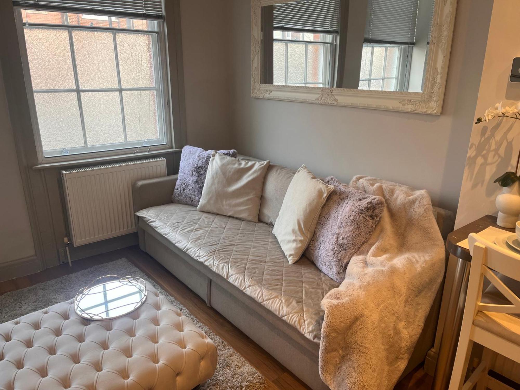 Central Private 1 Bed Flat Рединг Екстериор снимка