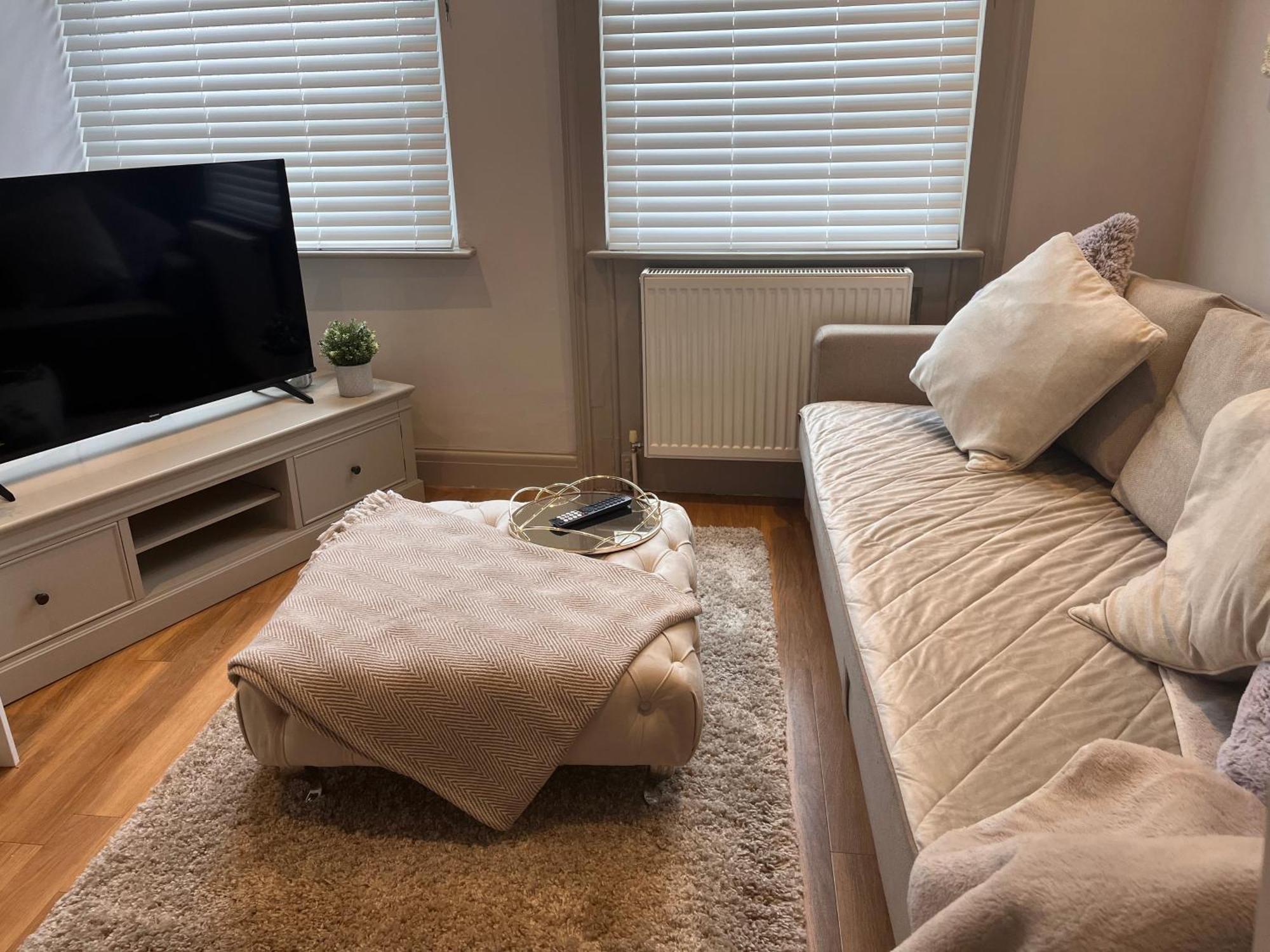Central Private 1 Bed Flat Рединг Екстериор снимка